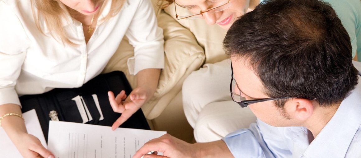 Ways Parents and Counselors Can Help Students Earn Scholarships