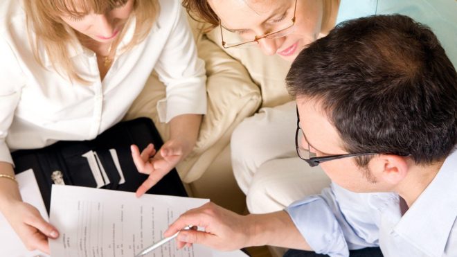 Ways Parents and Counselors Can Help Students Earn Scholarships